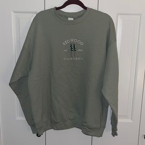 GREEN CREWNECK